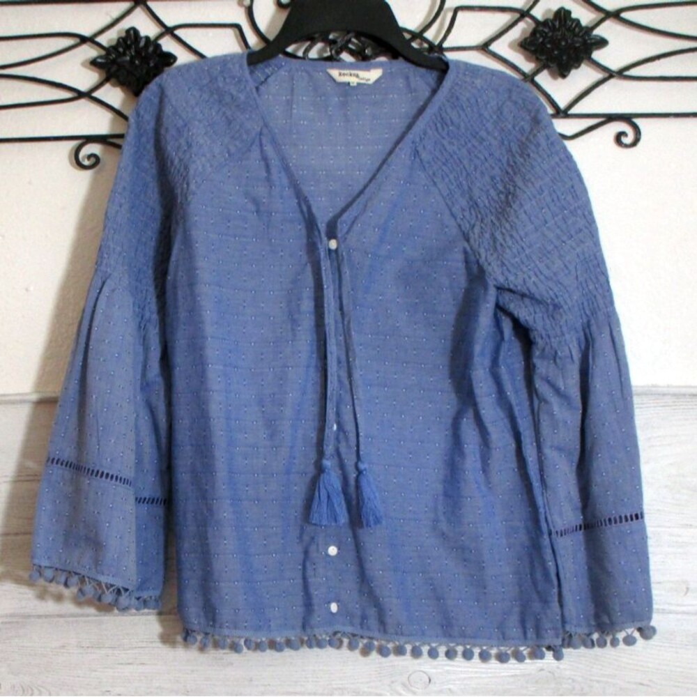 Rocks & Indigo Women's Top Size M Long Sleeve Blue V neck